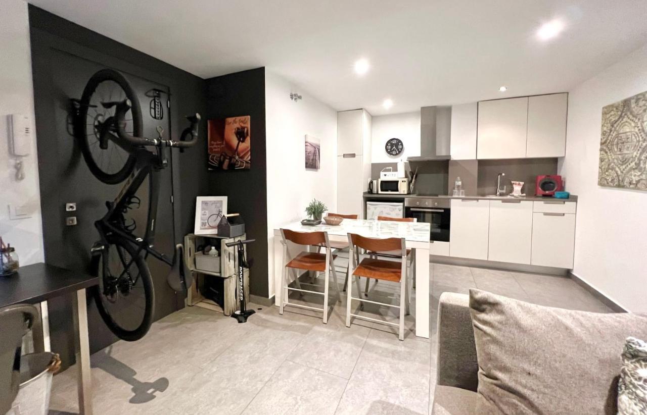 Apartament Flateli Montjuic Girona Zewnętrze zdjęcie